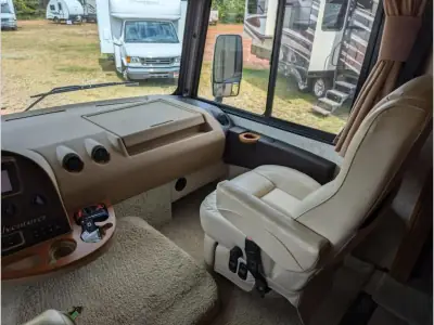 2012 Winnebago Adventurer 37F photo 12