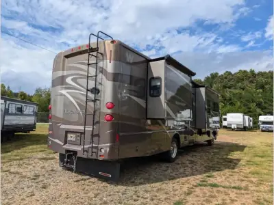 2012 Winnebago Adventurer 37F photo 5