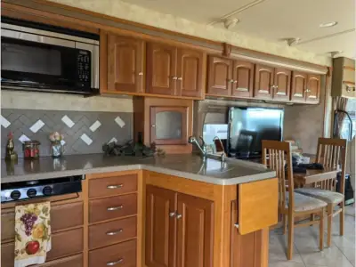 2012 Winnebago Adventurer 37F photo 7