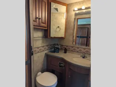 2012 Winnebago Adventurer 37F photo 21