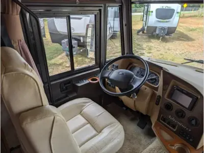 2012 Winnebago Adventurer 37F photo 11