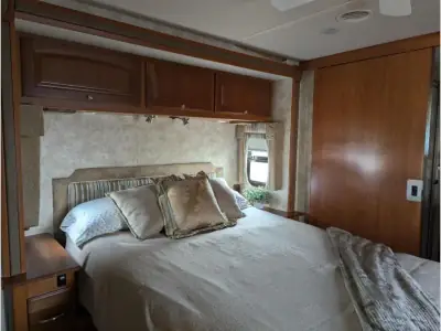 2012 Winnebago Adventurer 37F photo 16