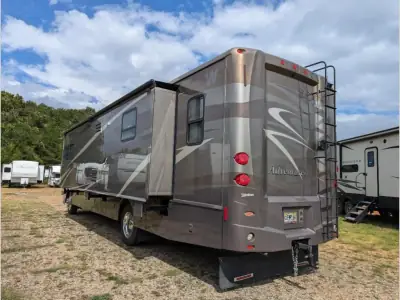 2012 Winnebago Adventurer 37F photo 4