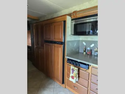 2012 Winnebago Adventurer 37F photo 15