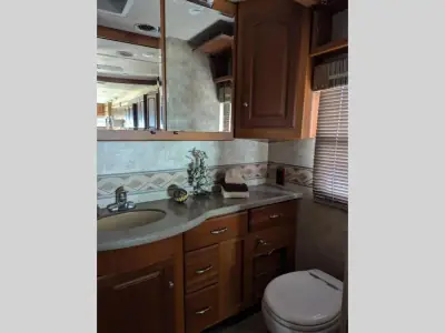 2012 Winnebago Adventurer 37F photo 19