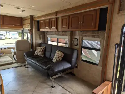 2012 Winnebago Adventurer 37F photo 9