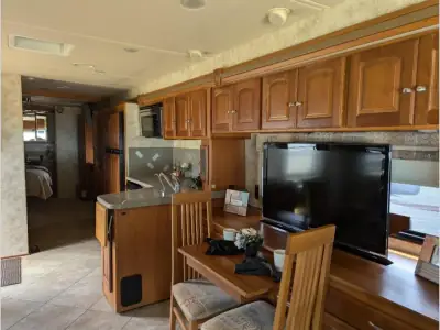 2012 Winnebago Adventurer 37F photo 13