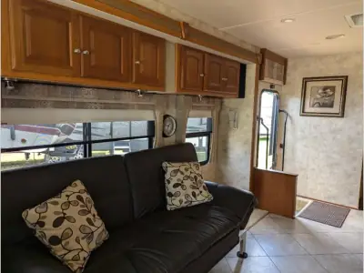 2012 Winnebago Adventurer 37F photo 14