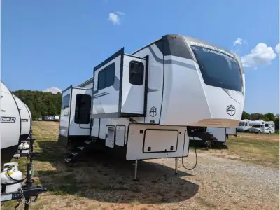 2025 Forest River Sandpiper 3990FL