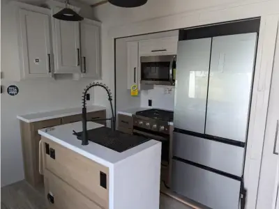 2025 Forest River Sandpiper 3990FL photo 7