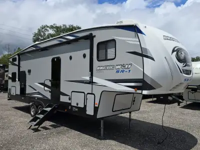 2021 Forest River CHEROKEE ARCTIC WOLF 287BH photo 4