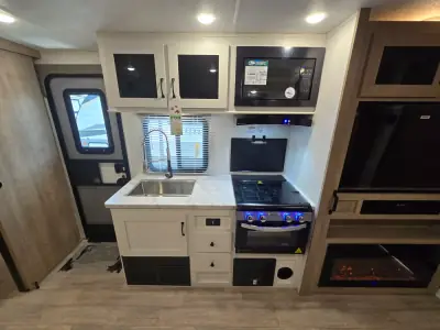 2025 Palomino SOLAIRE 2420RBS photo 21