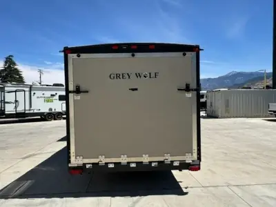 2019 Forest River CHEROKEE GREY WOLF 27RR photo 6