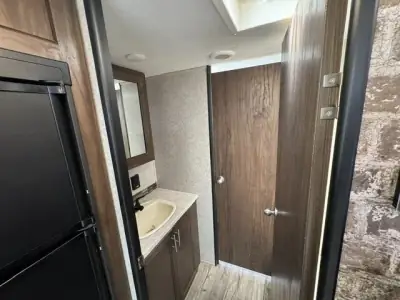 2019 Forest River CHEROKEE GREY WOLF 27RR photo 16