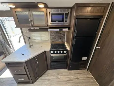 2019 Forest River CHEROKEE GREY WOLF 27RR photo 17