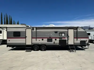 2019 Forest River CHEROKEE GREY WOLF 27RR photo 5
