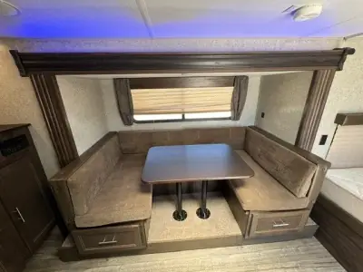 2019 Forest River CHEROKEE GREY WOLF 27RR photo 9
