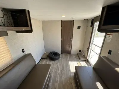 2019 Forest River CHEROKEE GREY WOLF 27RR photo 13