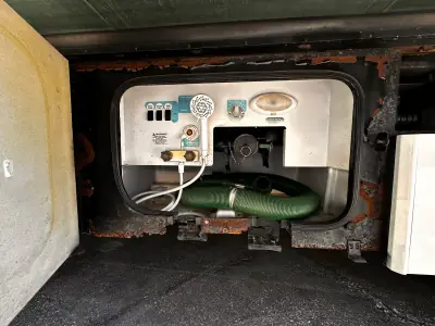 2010 Winnebago Adventurer 35P photo 12