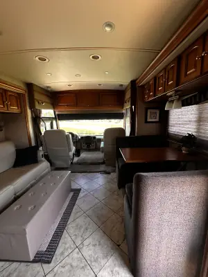 2010 Winnebago Adventurer 35P photo 18