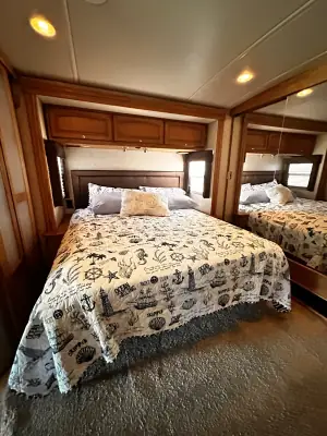 2010 Winnebago Adventurer 35P photo 40