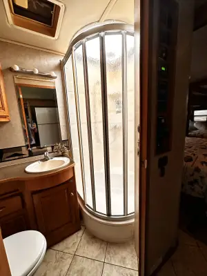 2010 Winnebago Adventurer 35P photo 37