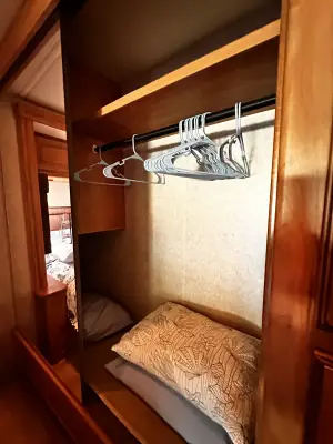 2010 Winnebago Adventurer 35P photo 42