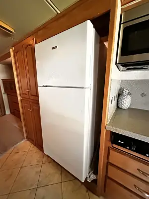 2010 Winnebago Adventurer 35P photo 33