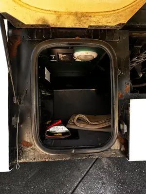 2010 Winnebago Adventurer 35P photo 5