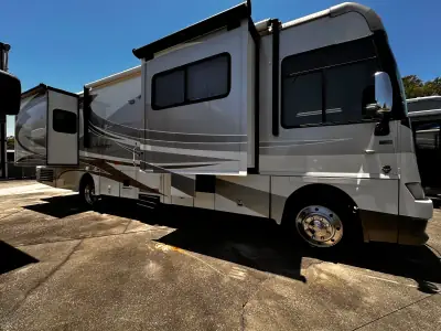 2010 Winnebago Adventurer 35P
