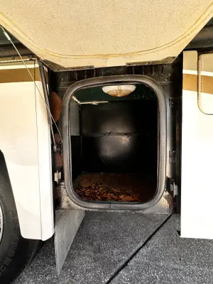 2010 Winnebago Adventurer 35P photo 11