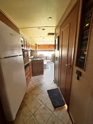 2010 Winnebago Adventurer 35P photo 45