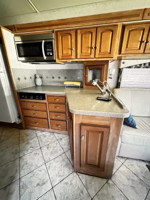 2010 Winnebago Adventurer 35P photo 28