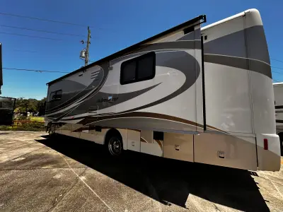 2010 Winnebago Adventurer 35P photo 9