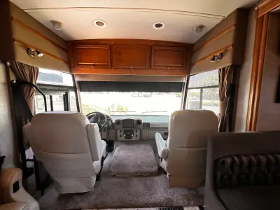 2010 Winnebago Adventurer 35P photo 24