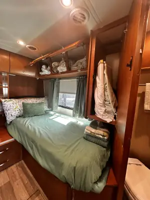 2014 Leisure Travel U24TB photo 32