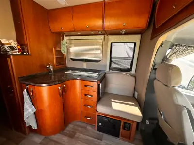 2014 Leisure Travel U24TB photo 11
