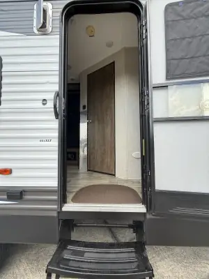 2018 Dutchmen Rubicon 251XLT photo 9