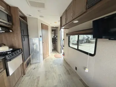 2018 Dutchmen Rubicon 251XLT photo 32