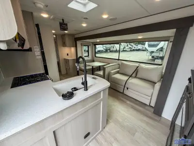 2027 Coachmen Catalina Legacy Edition 333DBDSCK photo 8