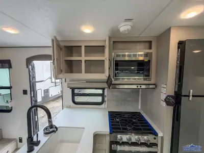2027 Coachmen Catalina Legacy Edition 333DBDSCK photo 14