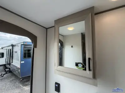 2027 Coachmen Catalina Legacy Edition 333DBDSCK photo 40