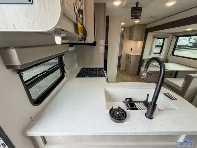 2027 Coachmen Catalina Legacy Edition 333DBDSCK photo 9