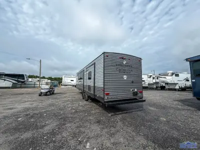 2027 Coachmen Catalina Legacy Edition 333DBDSCK photo 3