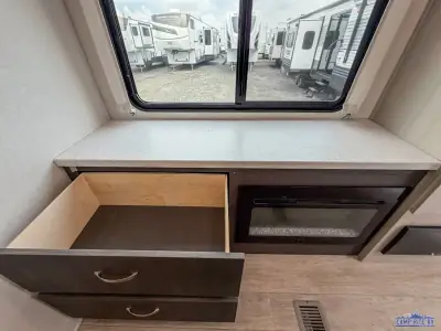 2027 Coachmen Catalina Legacy Edition 333DBDSCK photo 32