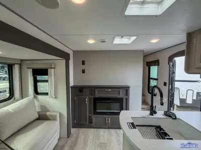 2027 Coachmen Catalina Legacy Edition 333DBDSCK photo 12
