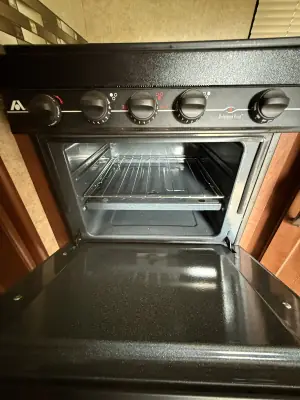 2017 Thor Motor Coach Chateau 26B photo 19