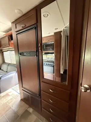 2017 Thor Motor Coach Chateau 26B photo 27