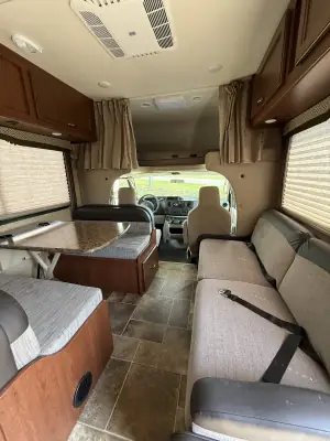 2017 Thor Motor Coach Chateau 26B photo 7