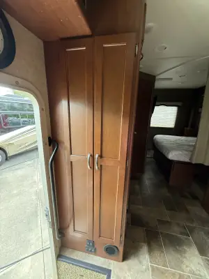 2017 Thor Motor Coach Chateau 26B photo 14